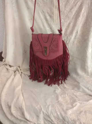 Bolso rosa con flecos