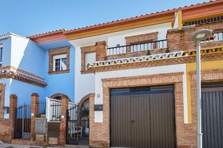 Casa adosada en venta en Mengíbar