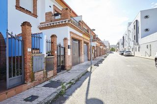Casa adosada en venta en Mengíbar