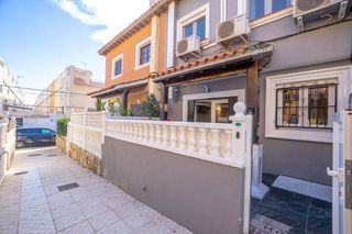 Casa adosada en venta en Torrelamata - La Mata en Torrevieja