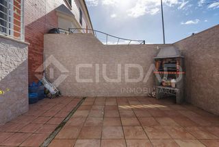 Casa adosada en venta en Coria del Río