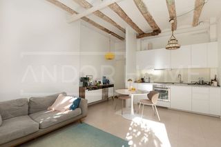 Piso en venta en El Raval en Barcelona