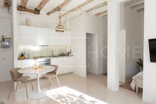 Piso en venta en El Raval en Barcelona