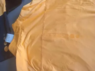 Conjunto deportivo Arena negro y naranja