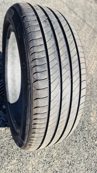 Neumático 235/45/20