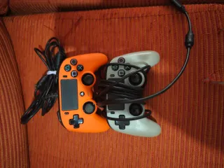 2 Controller PS4 Arancione e Bianco
