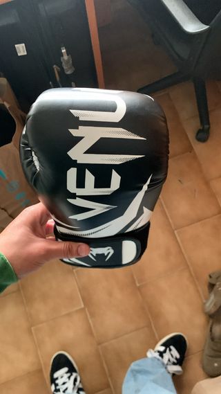 Guantes Boxeo Muay Thai Venum Negros tamaño 12