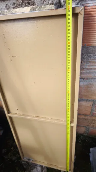 Puerta de hierro pequeña