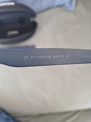 Gafas de sol Polaroid negras y azules