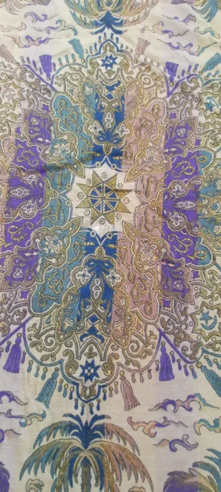 Antiguo tapiz colcha beige y morado