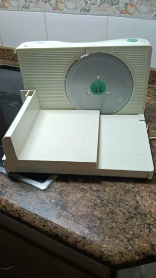 Cortadora de fiambres eléctrica