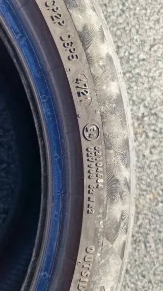 Neumático 245/40/18