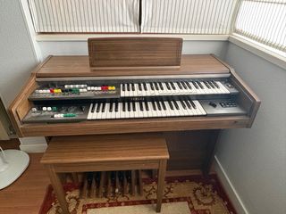 Organo Yamaha Marrón