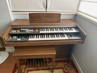 Organo Yamaha Marrón