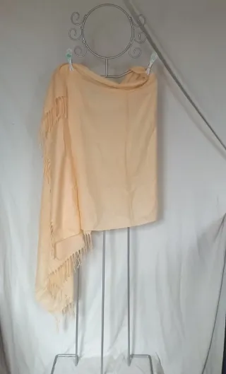 Fular beige y salmon con flecos