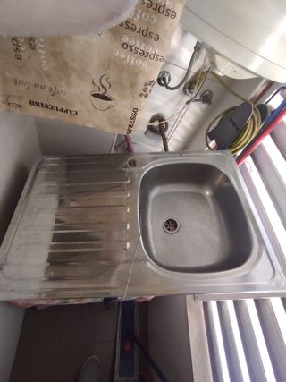 Fregadero de metal grande