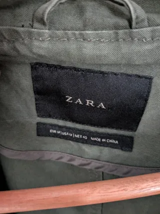 Abrigo ZARA verde talla M