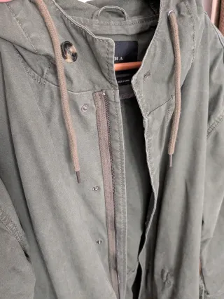 Abrigo ZARA verde talla M