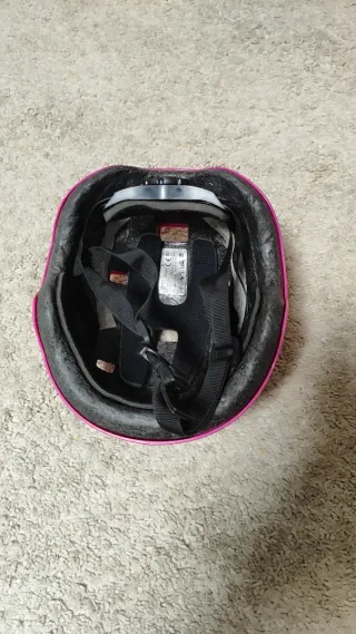 Casco infantil rosa para patines o bici