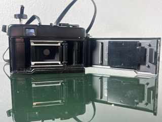 Yashica 35 ME Cámara Analógica Negra