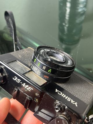 Yashica 35 ME Cámara Analógica Negra