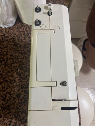 Máquina de coser Alfa 1004