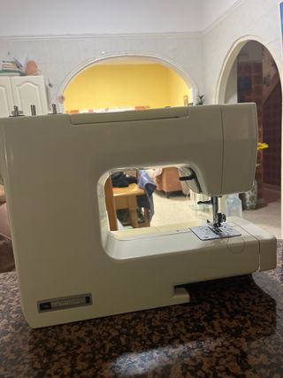 Máquina de coser Alfa 1004