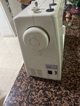Máquina de coser Alfa 1004