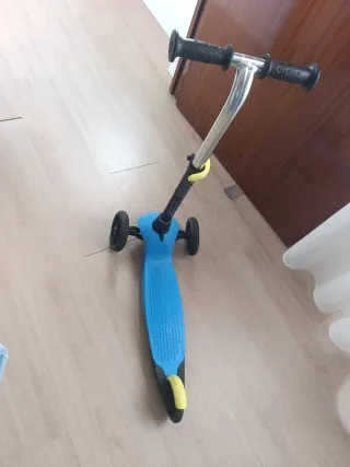 Patinete infantil 3 ruedas azul marca oxelo