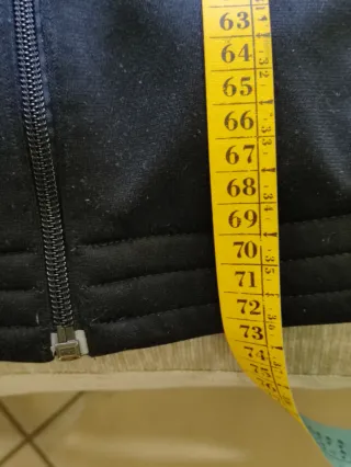 Giacca tuta Adidas blu e azzurro.