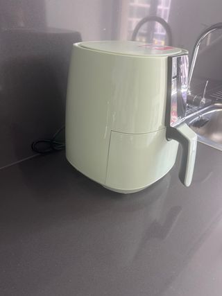 Freidora de aire Jocca color verde claro.