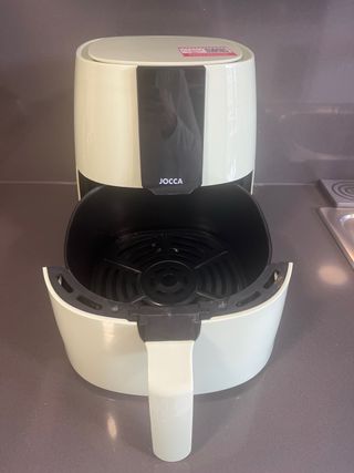 Freidora de aire Jocca color verde claro.