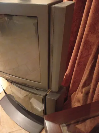 Televisor Sony Trinitron Antiguo. Con mueble