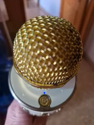 Micrófono Karaoke Dorado y Blanco