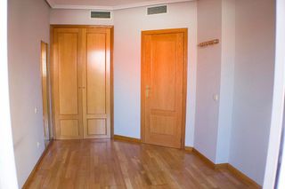 Piso en alquiler en Valdeacederas en Madrid