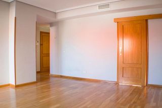 Piso en alquiler en Valdeacederas en Madrid