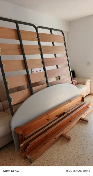 Estructura de cama sin colchón