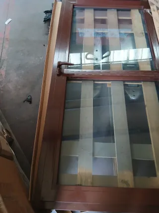 Puerta de cristal marrón