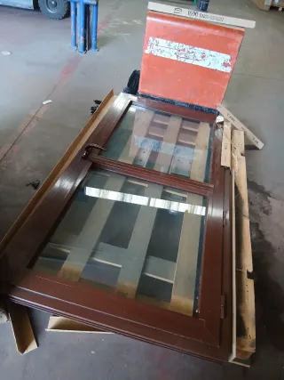 Puerta de cristal marrón