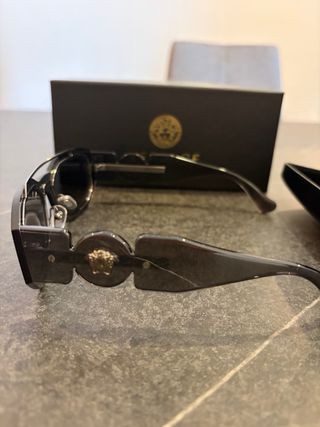 Occhiali da sole Versace neri e grigi nuovi
