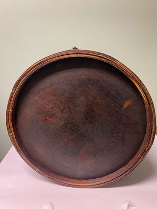 Caja mimbre-madera con herrajes metálicos