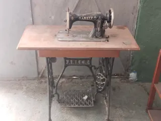 Máquina de coser antigua ANKER
