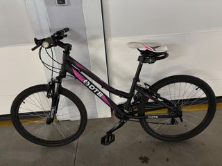 Bicicleta DTB Negra y Rosa