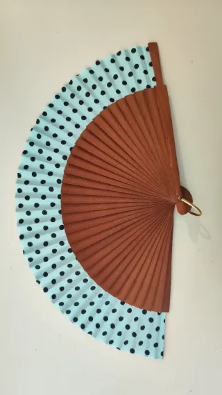 Abanico idea oara feria de abril  de lunares