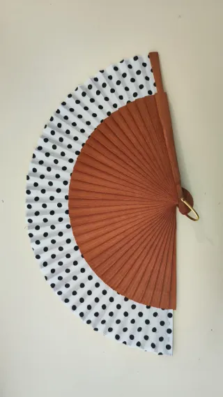 Abanico idea oara feria de abril  de lunares