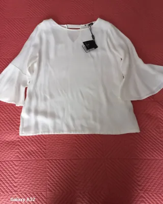 Camisa Massimo Dutti en color crudo. Talla M.