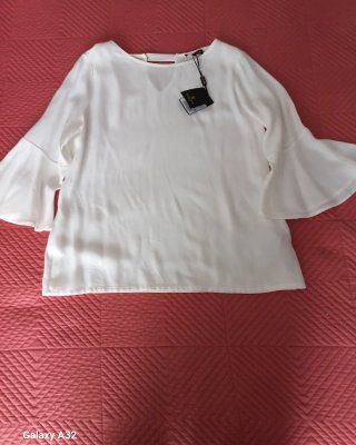 Blusa Massimo Dutti en color crudo. Talla M.