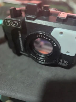 Cámara OM System TG-7 Roja + Carcasa Buceo