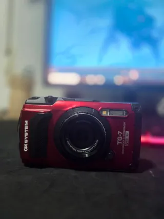 Cámara OM System TG-7 Roja + Carcasa Buceo