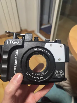 Cámara OM System TG-7 Roja + Carcasa Buceo